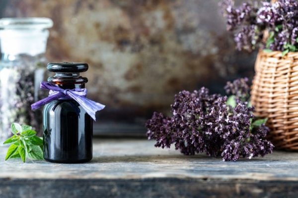 عرق اسطوخودوس ارگانیک مفید برای پوست و مو